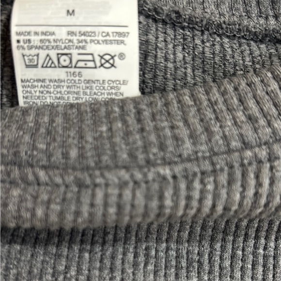 Old Navy Gray Crop Ribbed Top Fitted Crew Neck - Picture 4 of 6